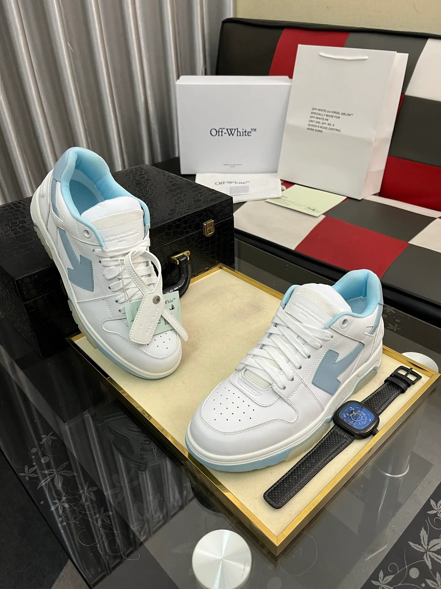 Men's shoes 💰600⌚️⌚️ OFF-White C/O VirGil Abloh fashionable and versatile casual shoes. Exclusive first release of the new model. Made of environmentally friendly cowhide leather and mesh fabric upper material. The insole is embedded with foam cushioning EVA material. The correct midsole is equipped with EVA lightweight cushioning. External tooth nail rubber outsole. The correct accessories can be customized simultaneously. Women's model: 35-40 Men's model: 39-45